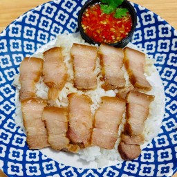 ข้าวหน้าสามชั้นต้มน้ำปลา