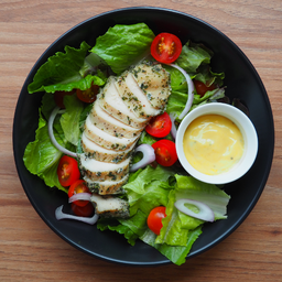 สลัดอกไก่พริกไทยดำ น้ำสลัดฮันนี่มัสตาร์ด