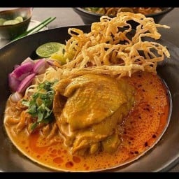 โต๊ะริม Groove Market ไก่ต้มน้ำปลา ข้าวซอยไก่ เมี่ยงหมูสามชั้น