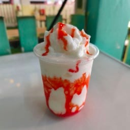 นมสดสตอเบอร์รี่ปั่น