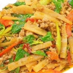 ข้าวกะเพราหมูสับหน่อไม้+ไข่ข้น
