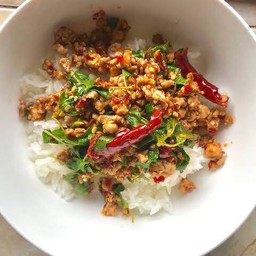 ข้าวกะเพราหมูสับพริกแห้ง