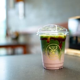Ichigo matcha (Strawberry matcha latte)
