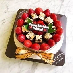 Strawberry brownie blossom 2 pound With Choc plate