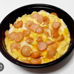 ไข่ข้นไส้กรอกราดข้าว