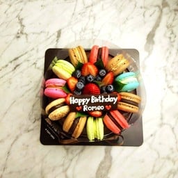 Macaron around Larna Cake 1 Pound