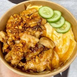 ข้าวไก่กระเทียม+ไข่ข้น