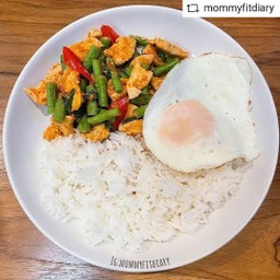 ข้าวผัดพริกแกง