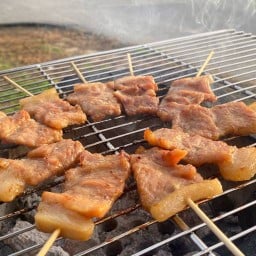 บ้านหมูปิ้ง.