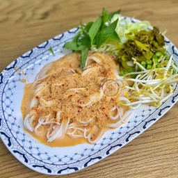 ขนมจีนน้ำยากะทิปลาช่อน