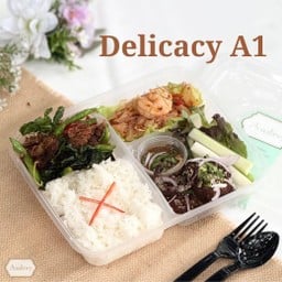 ครบรสอิ่มคุ้มในกล่องเดียว Delicacy A1 ขาหมูทอดผัดใบกะเพรา / ยำส้มโอกุ้งสด / ลาบหมูทอด / ข้าวสวย