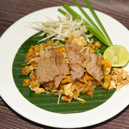 ผัดไทยเส้นจันท์หมูนุ่ม