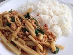 ข้าวผัดกระเพราหน่อไม้