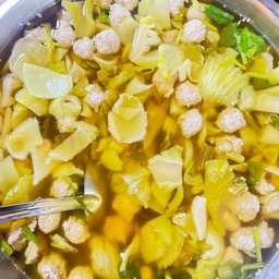 ผัดผักกาดขาวหมูสับ