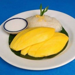 บ้านขนมไทย ผลไม้ &ข้าวยำไก่แซ่บ จอมทอง