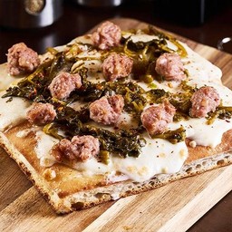 SALSICCIA E FRIALIELLI - พิซซ่าไส้กรอกเฟรียลิเอลลี่