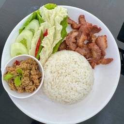 ชุดข้าวหมูทอดน้ำพริกปลาร้าผัดทรงเครื่องผักสด