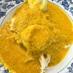 ชุดขนมจีนน้ำยากะทิ+ลูกชิ้นปลา+ผักสด