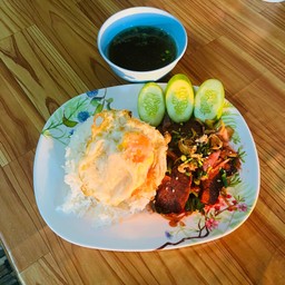 ข้าวเนื้อแดง+ไข่ดาว