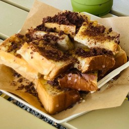 ปังคลุกฝุ่น