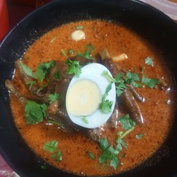 ก๋วยเตี๋ยวต้มยำตีนไก่