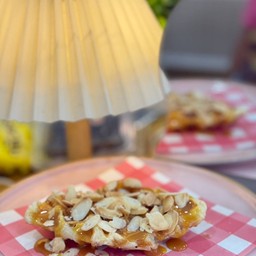 ครอฟเฟิลคาราเมลอัลมอล