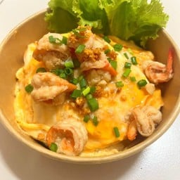 ปวีณา ไข่ข้น