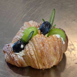 Shine Muscat Cream Snow Bite