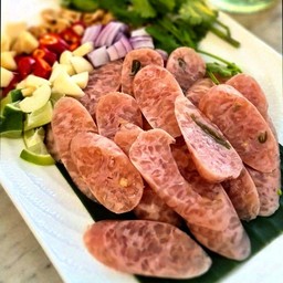แหนมหมู พร้อมเครื่องเคียง