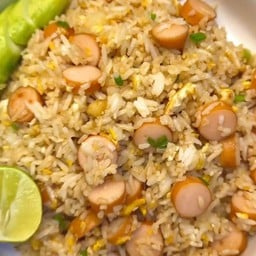 ข้าวผัดไส้กรอบหนังกรอบ