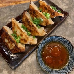 เกี๊ยวซ่าย่างกระทะ (แบบญี่ปุ่น) / pan fried gyozas