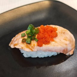 ซูชิแซลมอนเบิร์นไฟ