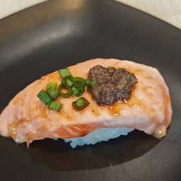 ซูชิแซลมอนเบิร์นทรัฟเฟิล