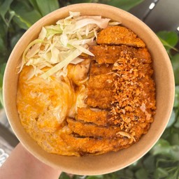 ข้าวไก่กรอบกระเทียม ฟรีไข่