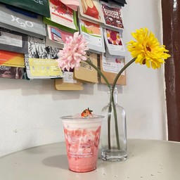 นมสดสตรอเบอรี่