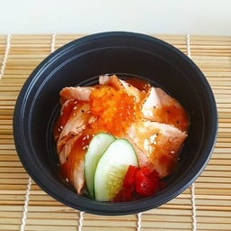 ข้าวหน้าแซลม่อนซอสเบิร์น