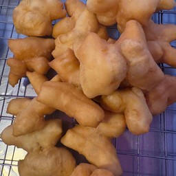 ปาท่องโก๋ ตัวเล็ก 6 ตัว