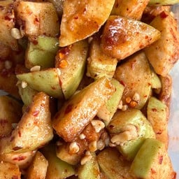 ฝรั่งคลุกน้ำปลาหวาน