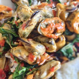 กะเพราหอยแมงภู่