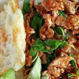 ข้าวกระเพราหมูชิ้น