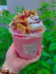 ปังเย็นนมชมพูพร้อมท๊อปปิ้ง