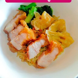 อี๊ดเย็นตาโฟ ก๋วยเตี๋ยวต้มยำ ข้าวมันไก่ข้าวแดงข้าวหมูกรอบ