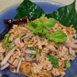 ลาบมาม่าหมูสับรสแด็ด