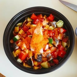 ข้าวหน้าปลาดิบรวมหั่นเต๋า