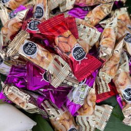 ตุ๊บตั๊บ ธัญพืชอัดแท่ง กรุบกรอบ หวานมันด้วย พิสทาชิโอ อัลมอนด์ มะม่วงหิมพานต์.