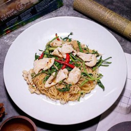 หมี่ผัดกระเฉด[ไก่]