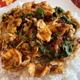 ข้าวกระเพราหมูชิ้น