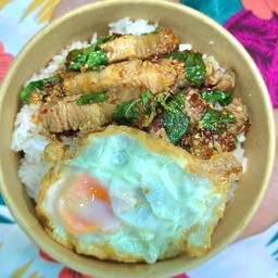 กระเพราหมูกรอบ