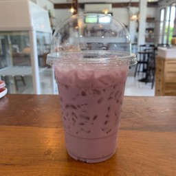นมเผือก (taro milk)