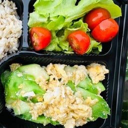 ข้าว แตงกวาผัดไข่